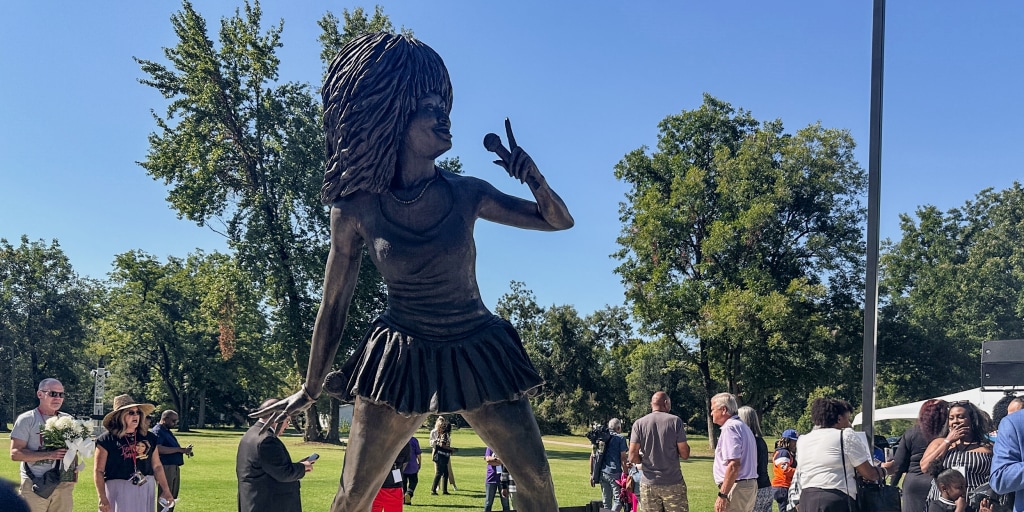 250929-tina-turner-statue-ew-659p-874b84