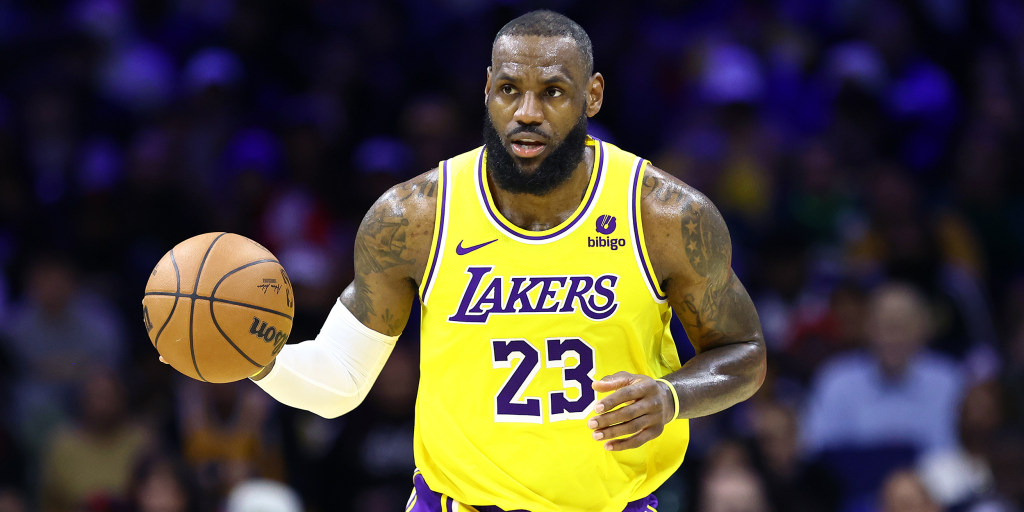 BREAKING: LeBron James signs with the Philadelphia 76ers for his 24th NBA season. <https://t.co/BZ514vMKDw>
 [↧](https://t.co/BZ514vMKDw)