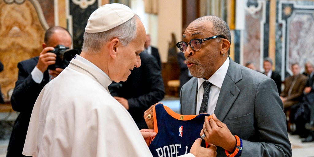 Pope Leo XIV honors cinema with Hollywood stars and encourages the inclusion of marginal voices