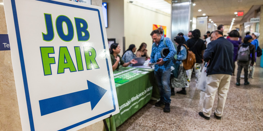 https://media-cldnry.s-nbcnews.com/image/upload/t_nbcnews-fp-1024-512,f_auto,q_auto:best/rockcms/2025-11/251119-job-fair-vl-539p-3d830c.jpg