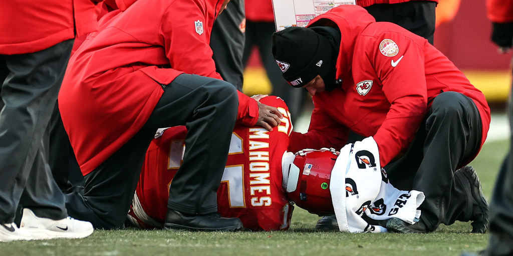 Patrick Mahomes begins rehab with hope of returning for opening of next  season