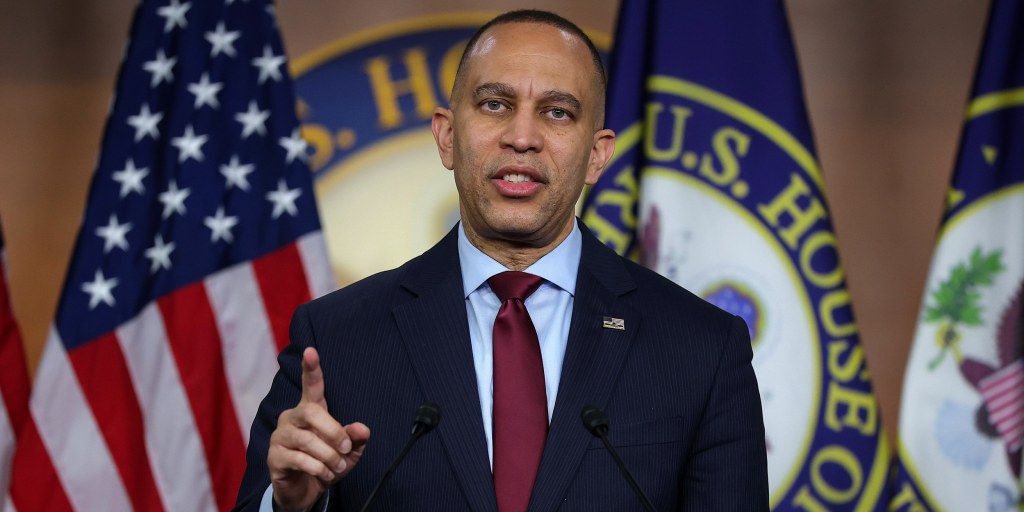 Jeffries Signals War-Funding Debate Will Be Handleable If Trump Justifies Actions