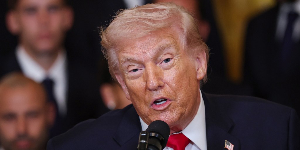 US Trump Signals Hardline Iran Rhetoric while Daunting Ground Invasion Risks