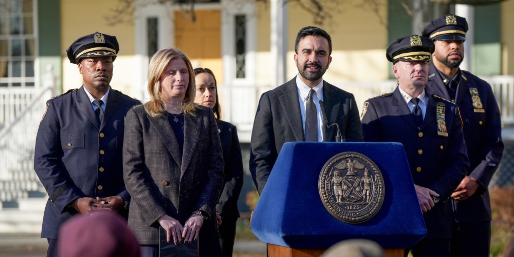 Explosive thrown near NYC mayor's home being investigated as 'ISIS-inspired' terrorism, officials say