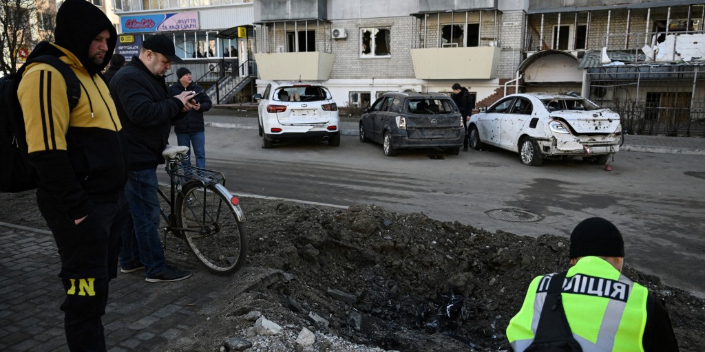 Russian strike on the Kyiv region kills 4 and wounds at least 15, with peace talks stalled