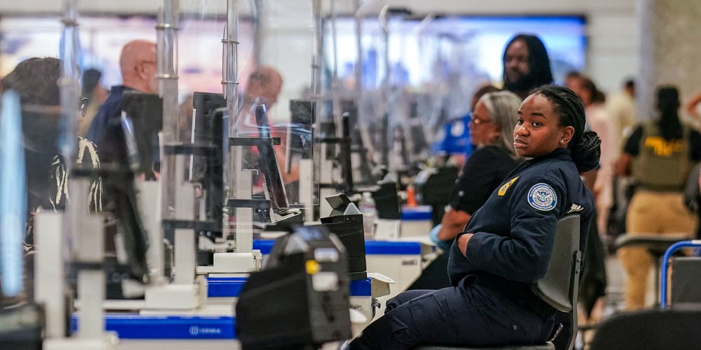 When will TSA lines go back to normal? Travelers may face delays for days or weeks