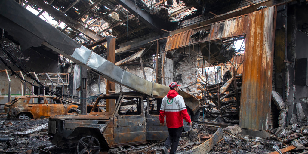 Iran says it is 'waiting' for a possible U.S. ground assault as 3,500 troops arrive in Middle East