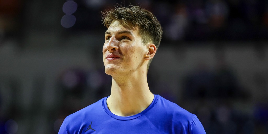 Olivier Rioux, world's tallest basketball player at 7-foot-9, is transferring from Florida