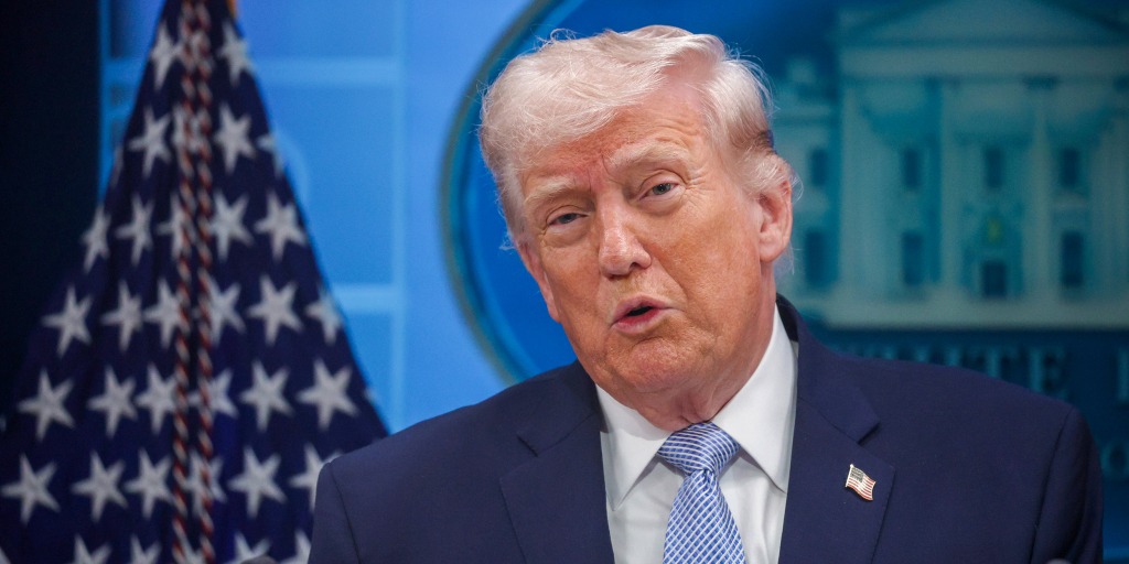 Trump threatens to jail journalists in hunt to find leaker of Iran fighter jet story