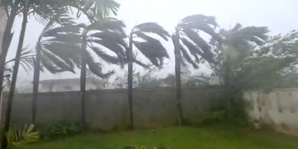 Super Typhoon Sinlaku pounds remote U.S. islands in the Pacific Ocean with ferocious winds