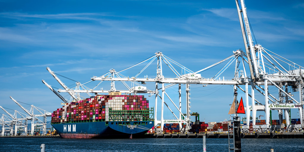 https://media-cldnry.s-nbcnews.com/image/upload/t_nbcnews-fp-1024-512,f_auto,q_auto:best/rockcms/2026-04/260415-shipping-container-port-ew-204p-c3a5a7.jpg