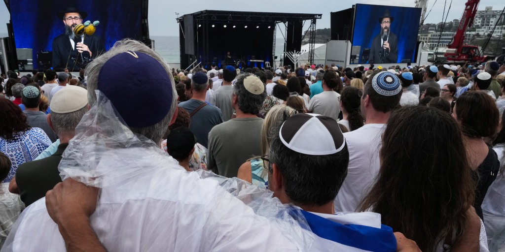 New weapons charges filed against suspect in deadly shooting at Bondi Beach Hanukkah festival