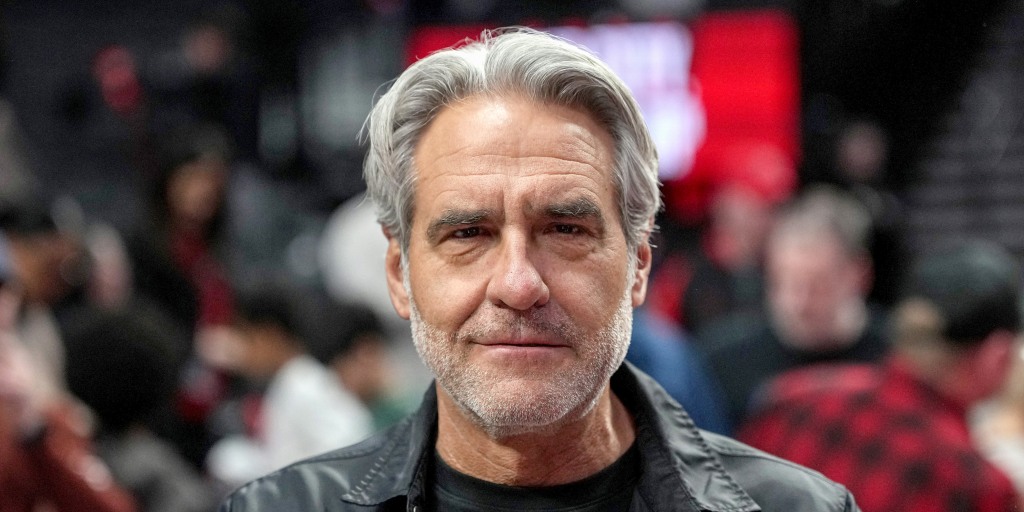 https://media-cldnry.s-nbcnews.com/image/upload/t_nbcnews-fp-1024-512,f_auto,q_auto:best/rockcms/2026-05/260508-Elliott-Hill-ch-1609-cde462.jpg