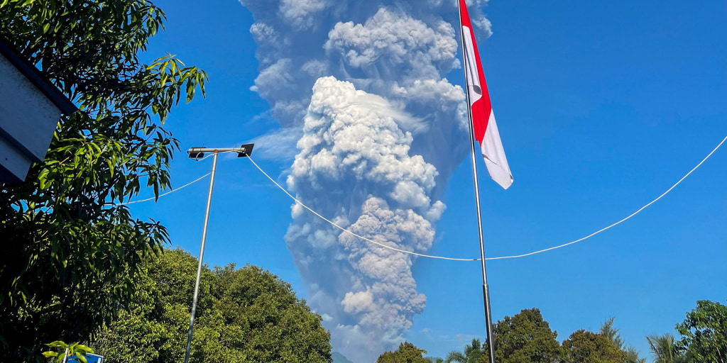 3 Hikers Killed by Volcano Eruption on Indonesian Island 3 Hikers Killed by Volcano Eruption on Indonesian Island