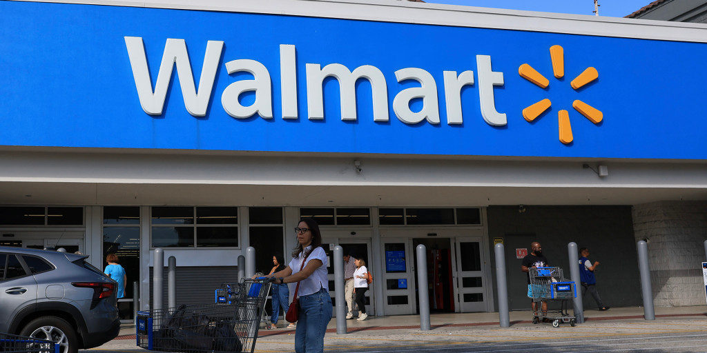 https://media-cldnry.s-nbcnews.com/image/upload/t_nbcnews-fp-1024-512,f_auto,q_auto:best/rockcms/2026-05/260519-Walmart-aa-1231-55c501.jpg