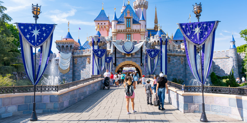 https://media-cldnry.s-nbcnews.com/image/upload/t_nbcnews-fp-1024-512,f_auto,q_auto:best/rockcms/2026-05/260520-disneyland-rs-e4fc28.jpg