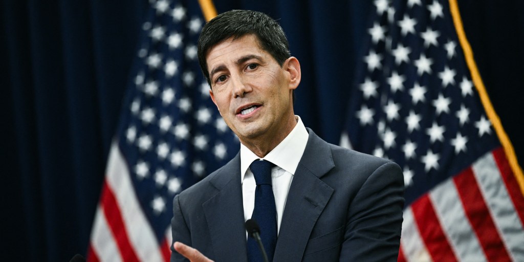 https://media-cldnry.s-nbcnews.com/image/upload/t_nbcnews-fp-1024-512,f_auto,q_auto:best/rockcms/2026-06/260617-kevin-warsh-vl-340p-6d11ee.jpg