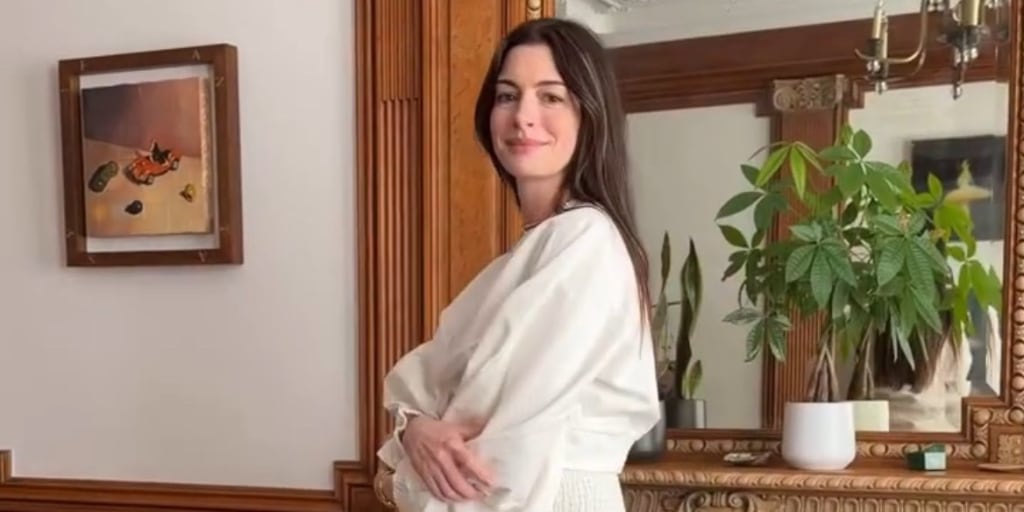 Anne Hathaway announces she is pregnant with her third child