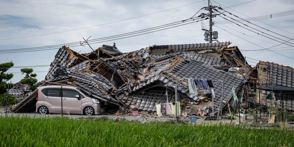 Time is running out to find survivors, as rescuers continue to work in the Kumamoto area on Japan’s southern main island of Kyushu, where the magnitude 7.1 eart