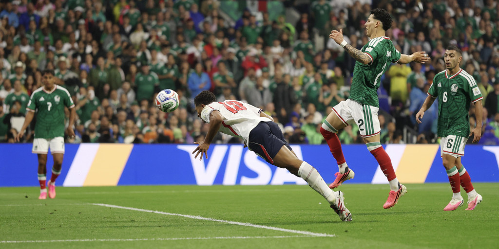 England hands Mexico its first World Cup loss at Estadio Azteca, winning 3-2 to reach quarterfinals