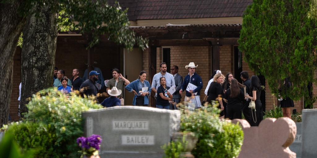 Hundreds of people came to pay their last respects at the wake for Lorenzo Salgado Araujo, the Mexican immigrant and father of three who was shot and killed by 