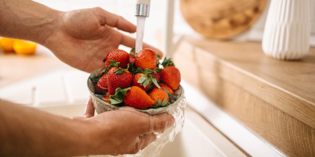Cyclosporiasis isn't just affecting lettuce — experts explain how to clean apples, strawberries and other produce. - @​nbcselected <https://t.co/pd9RXNBDi7>
 [↧
