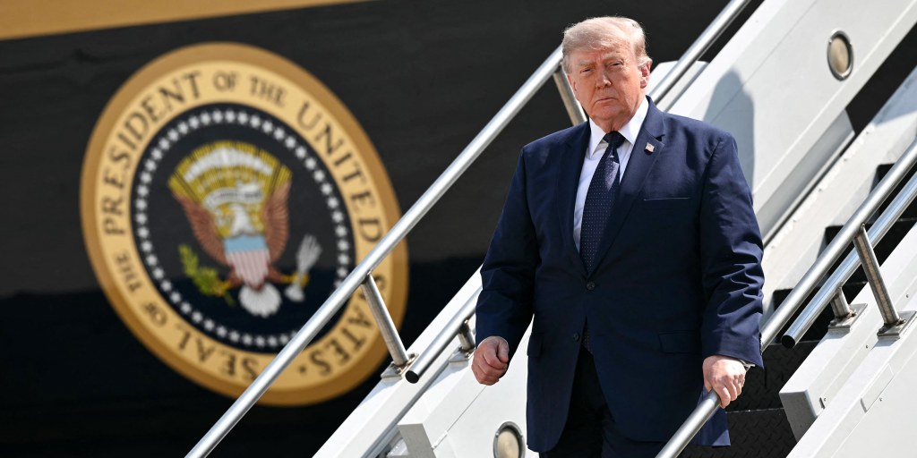Trump enters an uncertain moment in Iran war that threatens to become a quagmire.  <https://t.co/duhxGCmxL3>
 [↧](https://t.co/duhxGCmxL3)