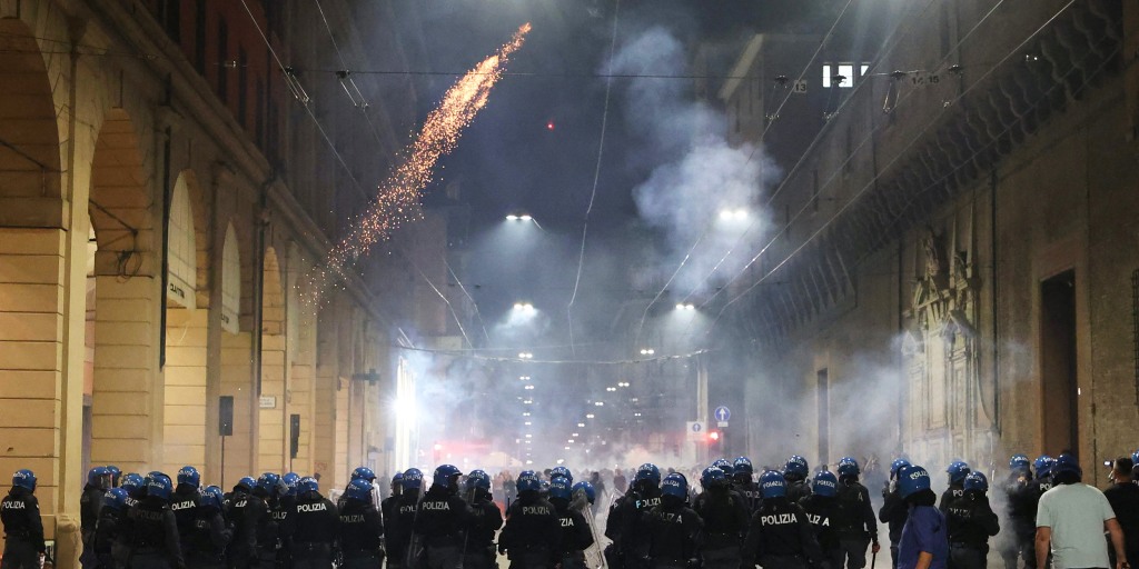 Italian Prime Minister Giorgia Meloni calls for a full investigation into the death of a man during an arrest in Bologna, while condemning anti-police protests 