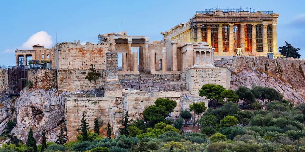 A man stabs and injures two tourists near the ancient Acropolis in Athens, Greece’s top tourist attraction, police say. <https://t.co/uW7ZVXOzDI>
 [↧](https://t