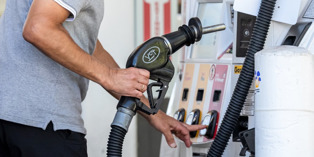 https://media-cldnry.s-nbcnews.com/image/upload/t_nbcnews-fp-1024-512,f_auto,q_auto:best/rockcms/2026-07/260722-gas-station-aa-610-00a13e.jpg