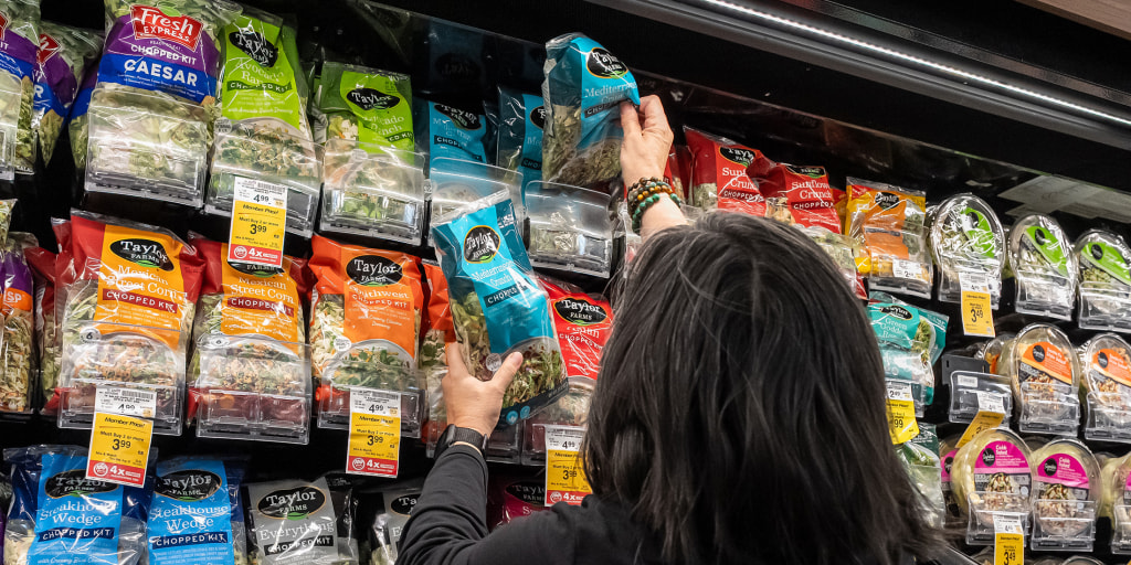 Across social media, people are avoiding salads, swearing off lettuce and wondering if it’s safe to order a burrito bowl. For many Americans, the question is no