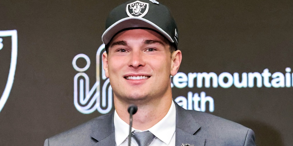 Quarterback Fernando Mendoza, the top overall pick in this year’s draft, signs a four-year, $57.27 million contract with the Las Vegas Raiders. <https://t.co/Rv