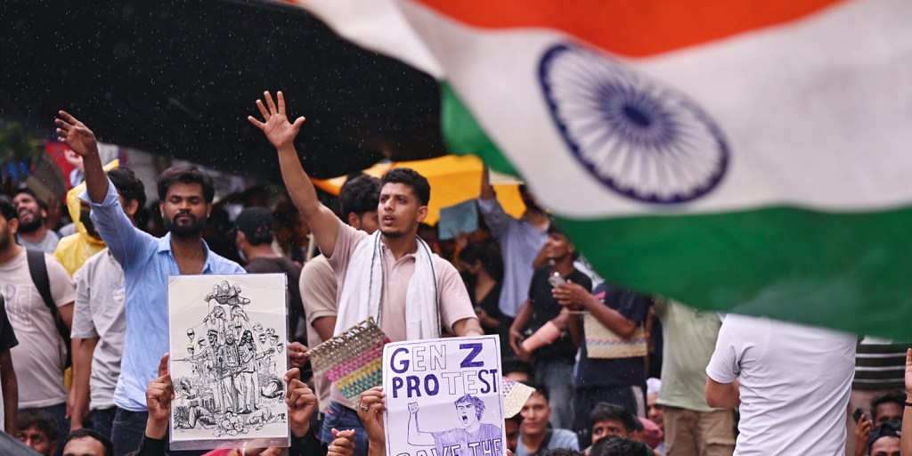 An activist has ended his 26-day hunger strike that helped to galvanize India’s youth-led “Cockroach” protests, but demonstrators vow to press on. <https://t.co