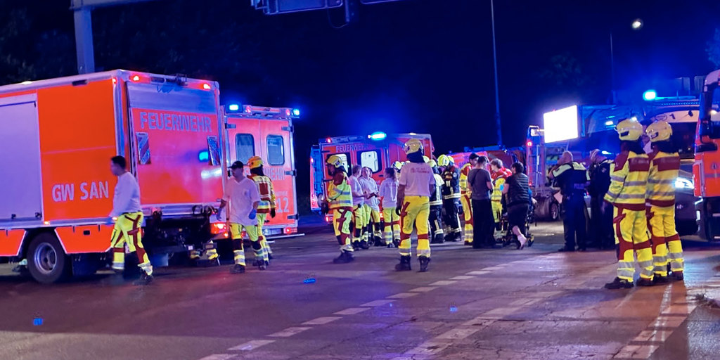One dead and 16 injured after van drives into crowd during Berlin Pride  festival
