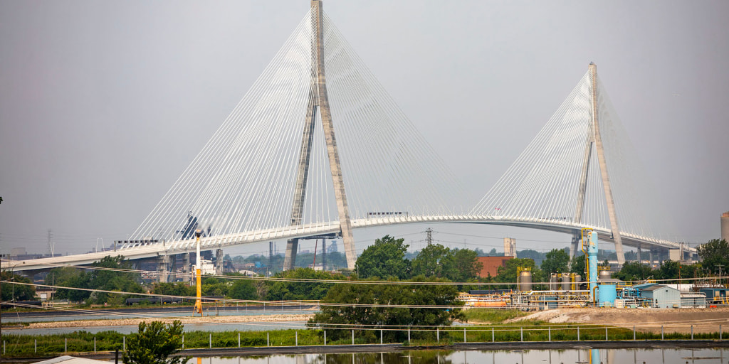A new bridge in Detroit linking Canada and the U.S. is now open, the climax of a yearslong project that had been bruised by international politics. <https://t.c