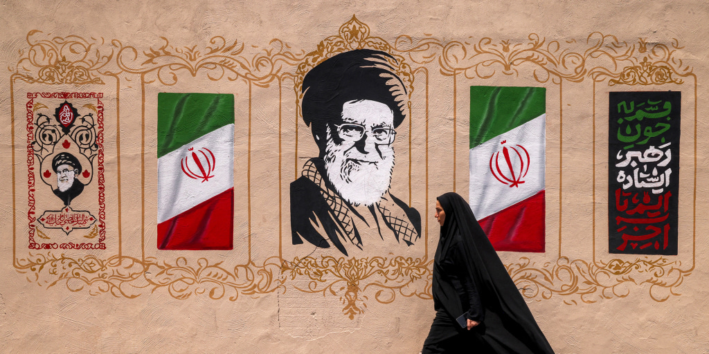 ‘Low-keying it’: Trump signals shift to economic pressure as Iran war keeps drifting. <https://t.co/vOrMiRVXhA>
 [↧](https://t.co/vOrMiRVXhA)