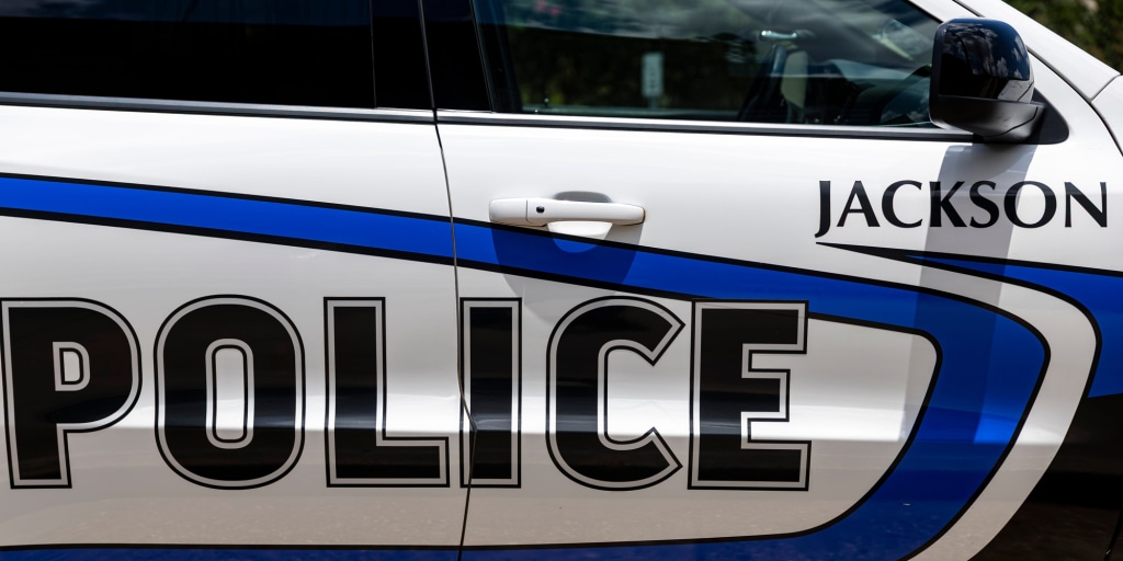 A 29-year-old Black woman from Mississippi was found hanging from a tree behind an abandoned home in Jackson last week. <https://t.co/TK19LFqVn9>
 [↧](https://t