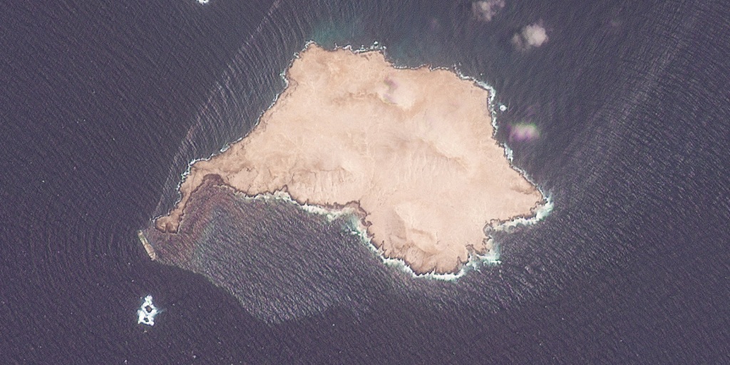 An oil slick is covering an area of around 150 square miles off the coast of Oman, the country’s government says, after a vessel under sanctions and carrying Ru