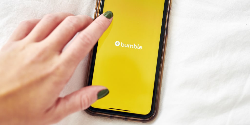 Bumble is scrapping one of the rules that made the dating app famous: Women no longer have to make the first move. <https://t.co/uX58TAxKcn>
 [↧](https://t.co/u