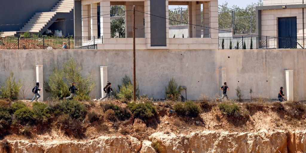 Inside the Palestinian village under siege by Israeli settlers in the West Bank. <https://t.co/71i9LAHMu1>
 [↧](https://t.co/71i9LAHMu1)
