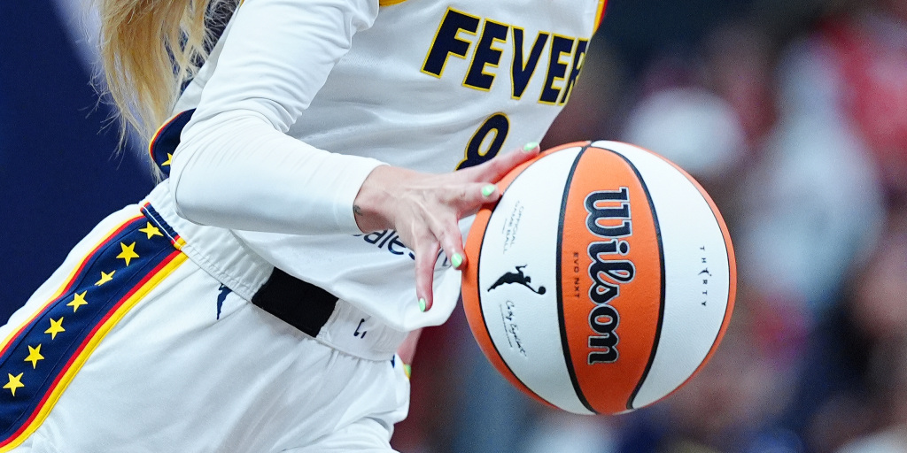 WNBA says fans shouldn’t have been told to cover shirts about trans athletes. <https://t.co/LbHXZIhjzA>
 [↧](https://t.co/LbHXZIhjzA)
