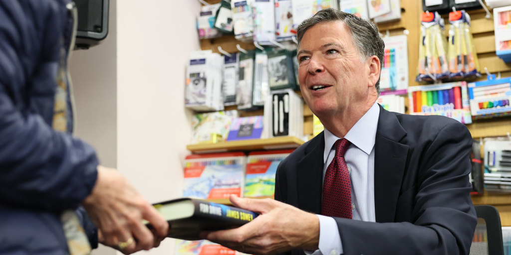 Federal prosecutors want to throw the book at former FBI Director James Comey in their seashells-based case — including his own crime novel. <https://t.co/G73ub