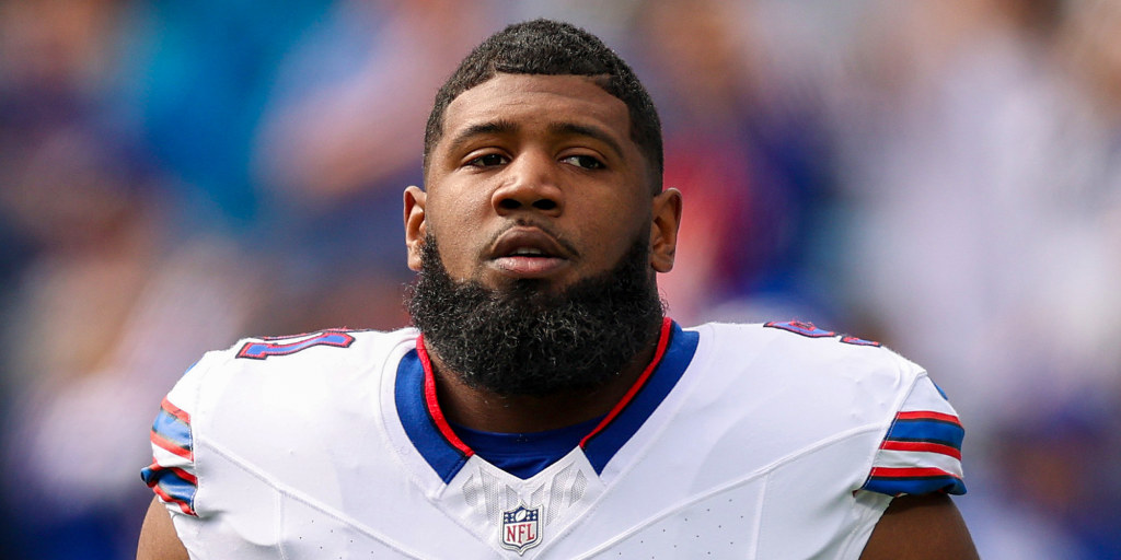 The Buffalo Bills are mourning the death of defensive tackle Ed Oliver’s 2-year-old son, the team announces.  <https://t.co/AGbrHWnn3Y>
 [↧](https://t.co/AGbrHW