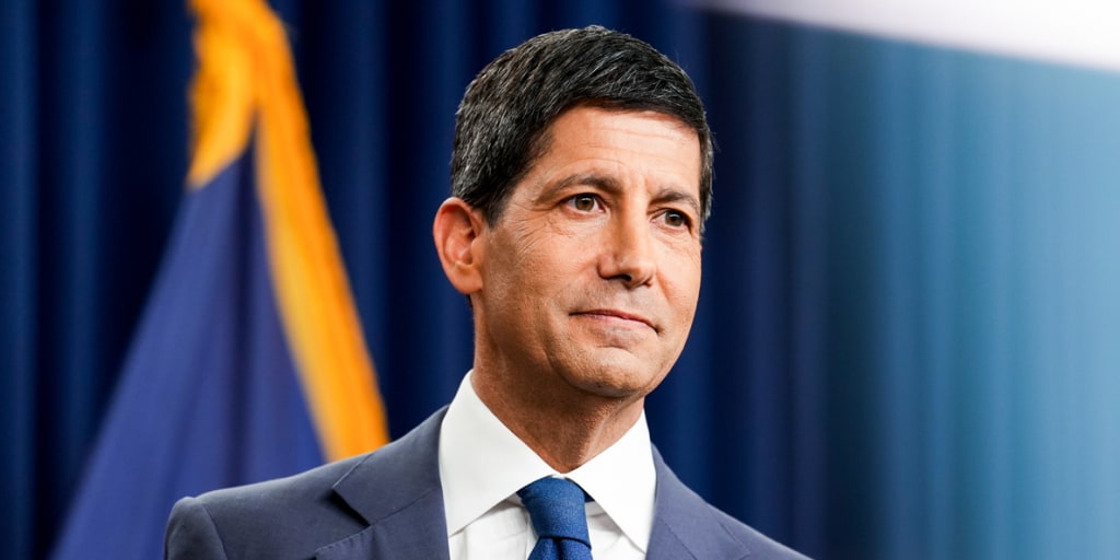 https://media-cldnry.s-nbcnews.com/image/upload/t_nbcnews-fp-1024-512,f_auto,q_auto:best/rockcms/2026-08/260829-kevin-warsh-vl-320p-1df120.jpg