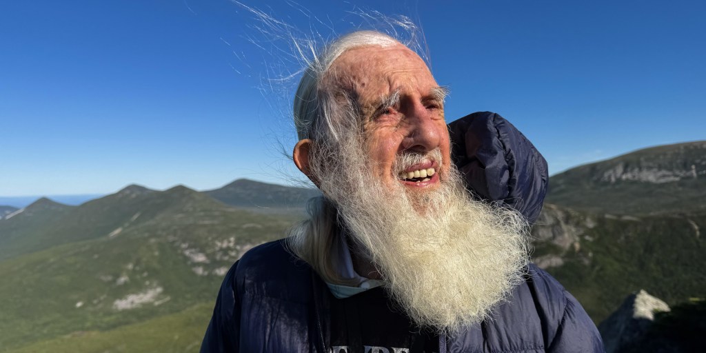 At 91, Dale “Grey Beard” Sanders reclaims his record as the oldest person to complete the…