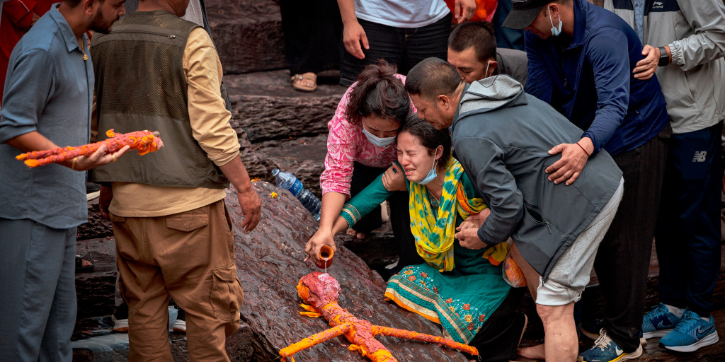 As hopes fade that survivors will be found, a week on from the flash floods that tore through Nepal, family members without the remains of their loved ones have begun to hold symbolic cremations.