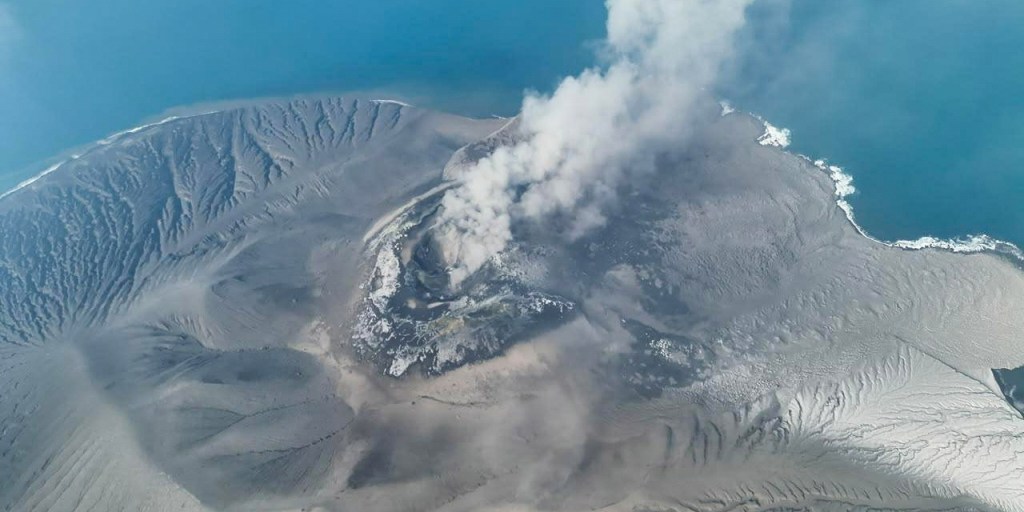 Indonesia cancels flights as Anak Krakatau volcano erupts