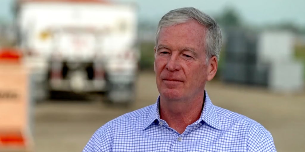 Years of high inflation have strained household budgets across the U.S., contributing to a shift in how consumers perceive value at the supermarket. For Kraft Heinz CEO Steve Cahillane, these changes in the marketplace demand a shift in strategy.