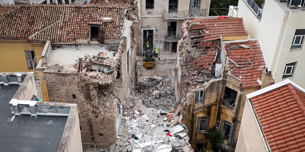 6 dead, including 4 Americans, recovered from collapsed building near the Acropolis in Greece