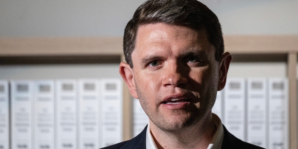 From clean energy warrior to ‘wall of shame,’ James Talarico reverses on a fossil fuel money pledge